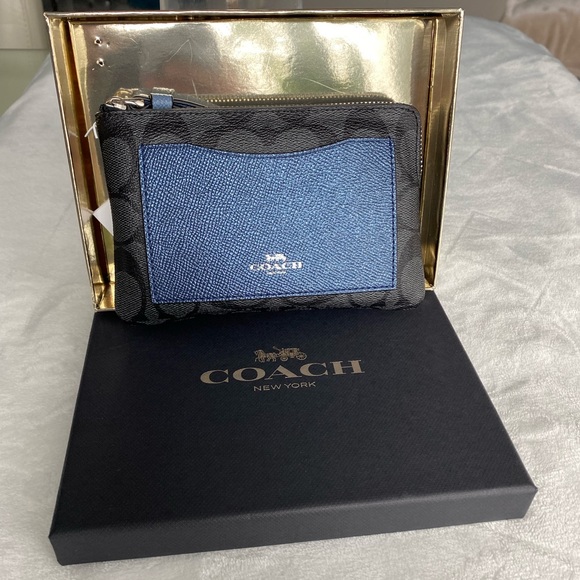 Coach Accesories/  Small Wristlet with Side Pocket 4”x6” - Picture 8 of 14